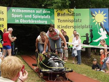 Unsere Vizeweltmeisterinnen Cathleen Martini und Janine Tischer bei einem Anschub in Oberb?renburg Unsere Vizeweltmeisterinnen Cathleen Martini und Janine Tischer bei einem Anschub in Oberb?renburg